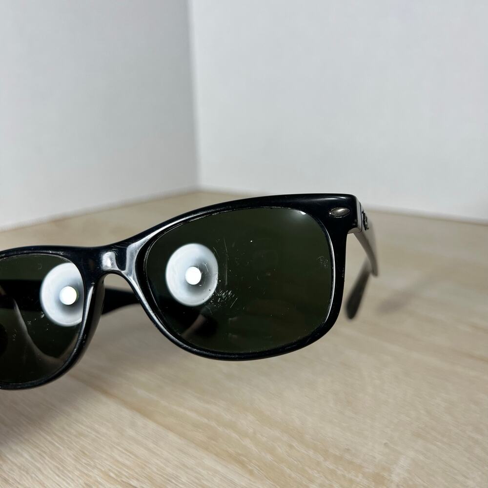 Ray-Ban RB2132 New Wayfarer 901 Sunglasses Black DAMAGED 55-18 Italy - Picture 13 of 16